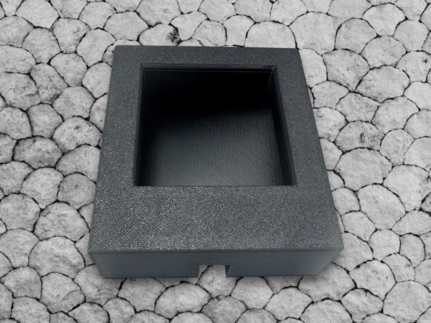 Kiley's Kritters Medium Reptile Hide with Feeding & Water Dish – Escape-Resistant Feeder